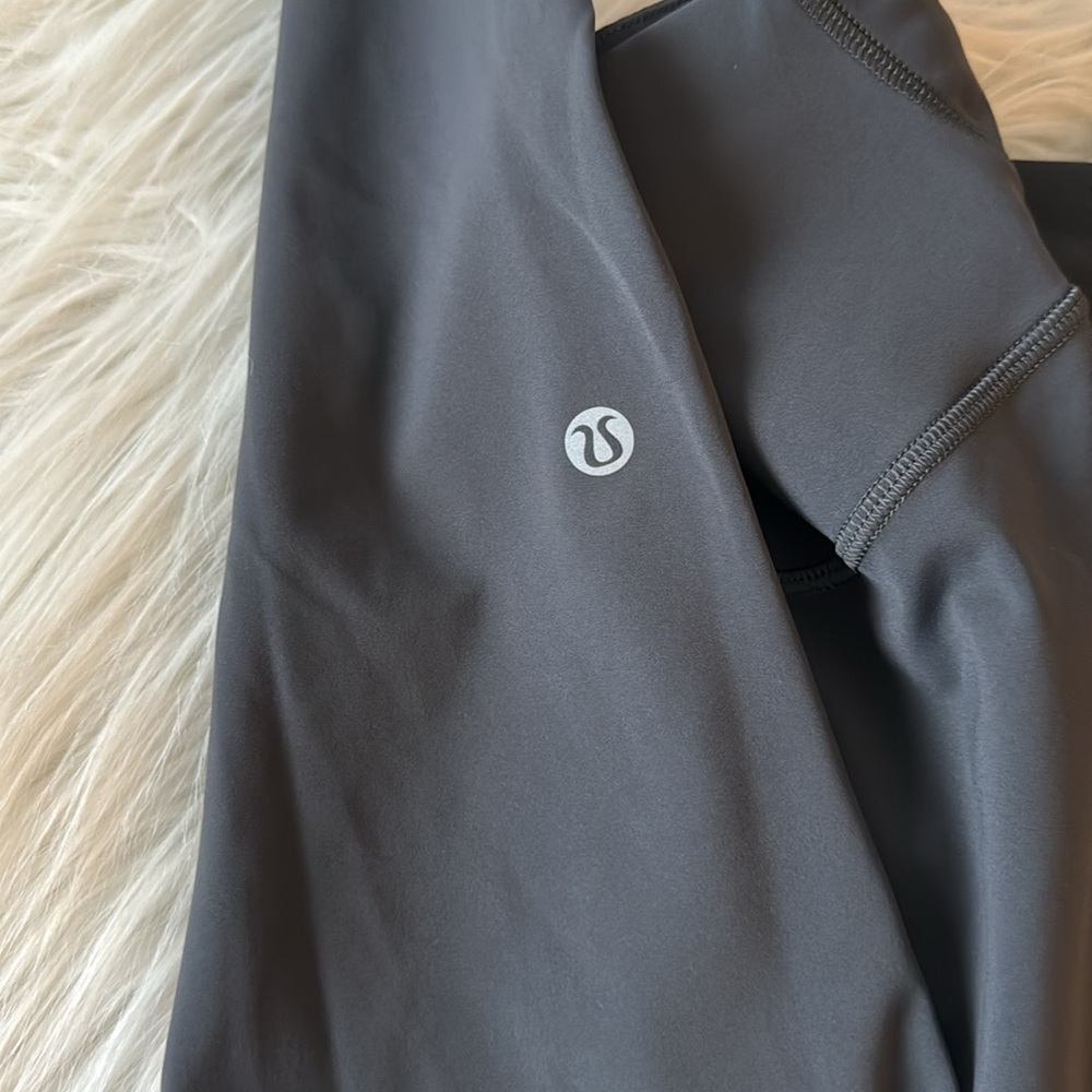 Lululemon base pace leggings 25” size 6 - Picture 5 of 6